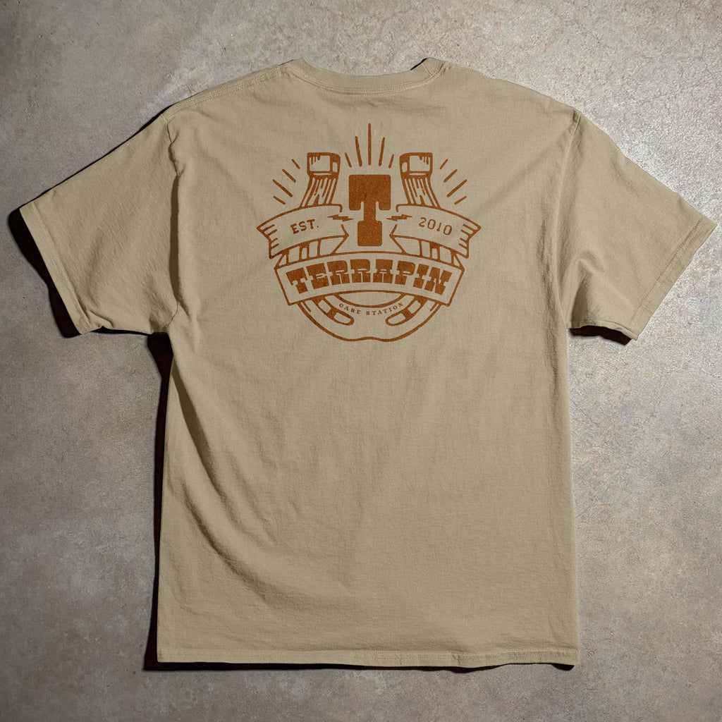 MEN’S HORSESHOE TEE