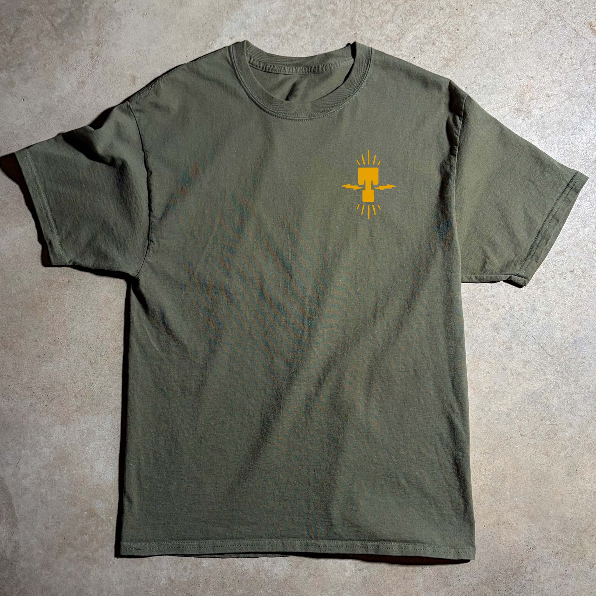 MEN’S HORSESHOE TEE