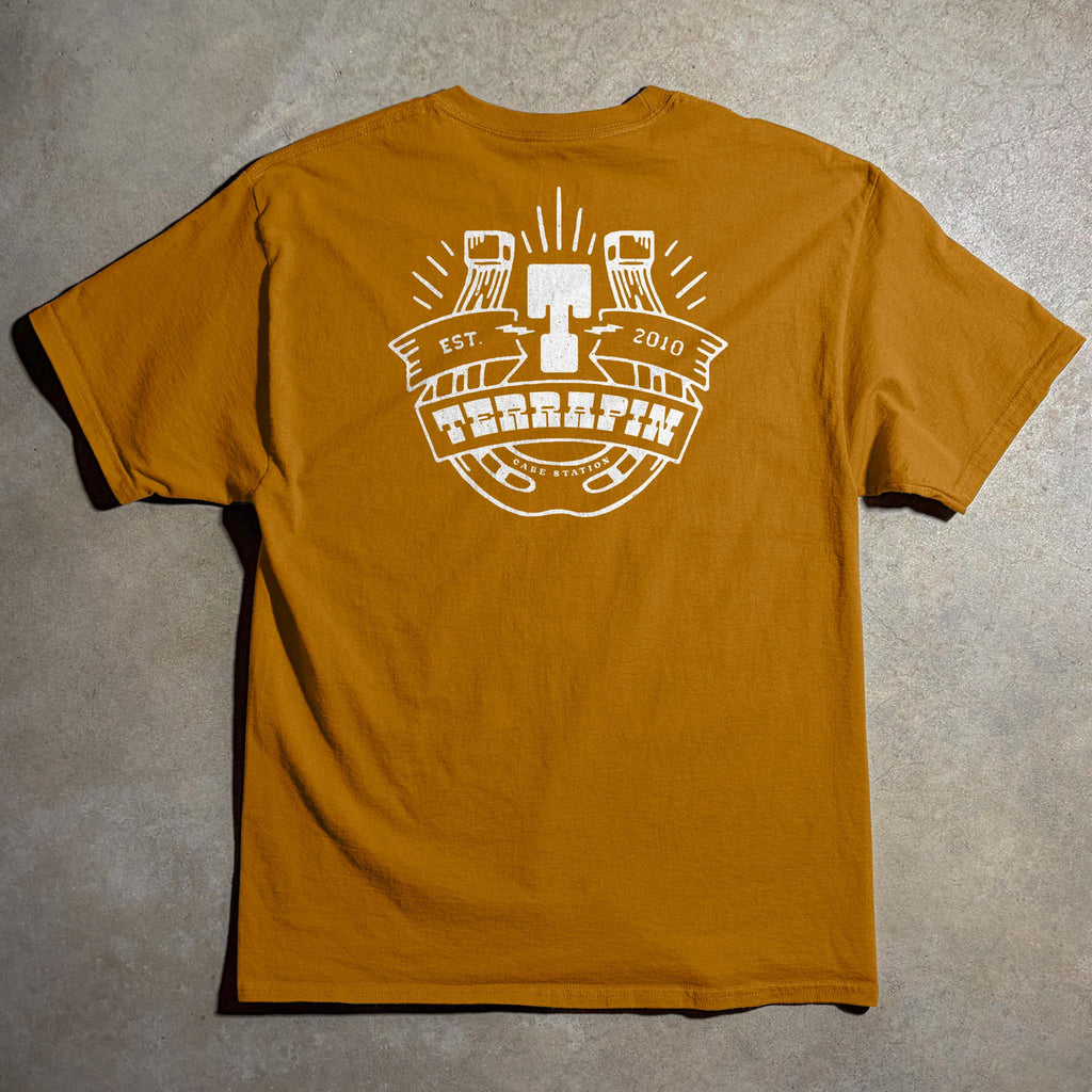 MEN’S HORSESHOE TEE