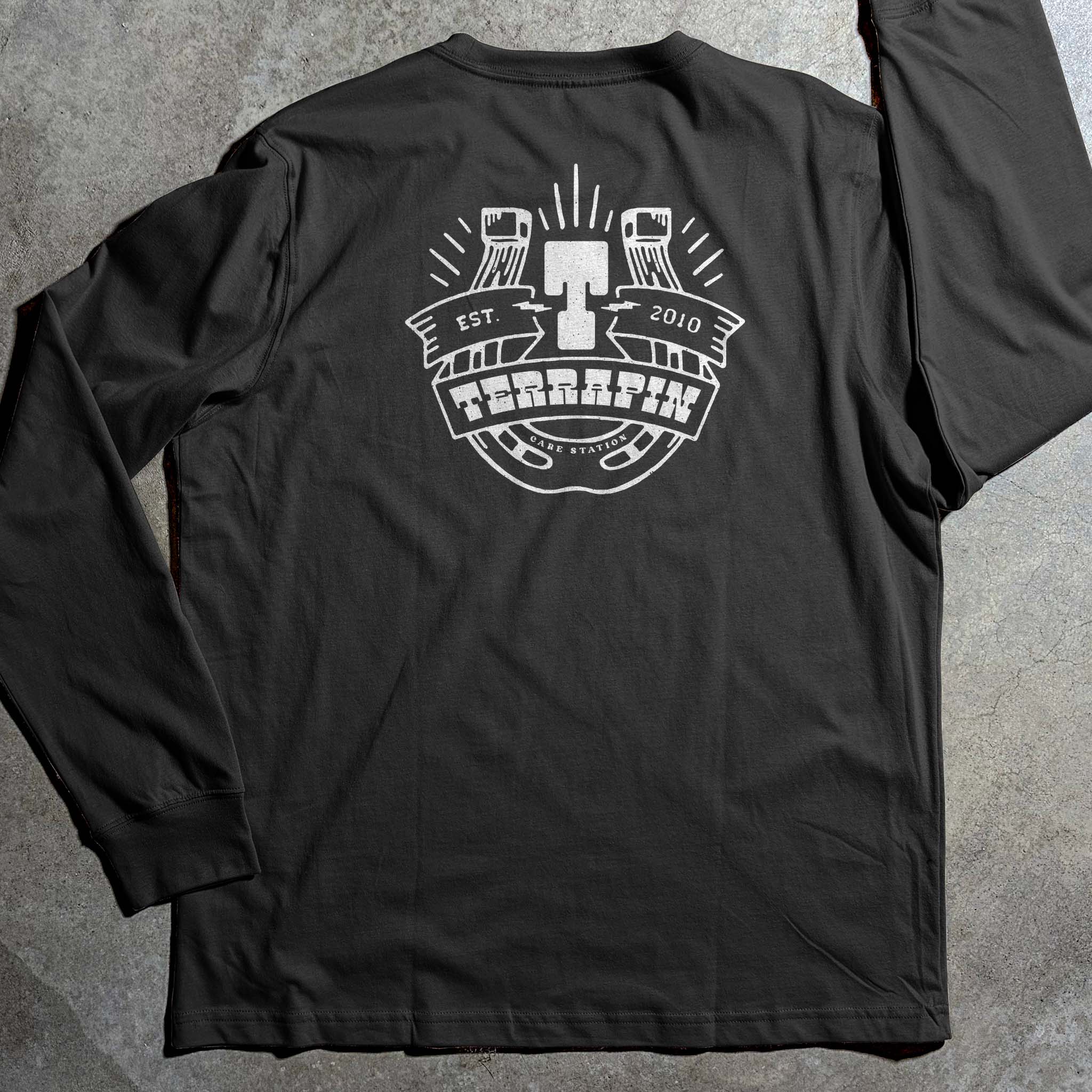 HORSESHOE LONG SLEEVE TEE